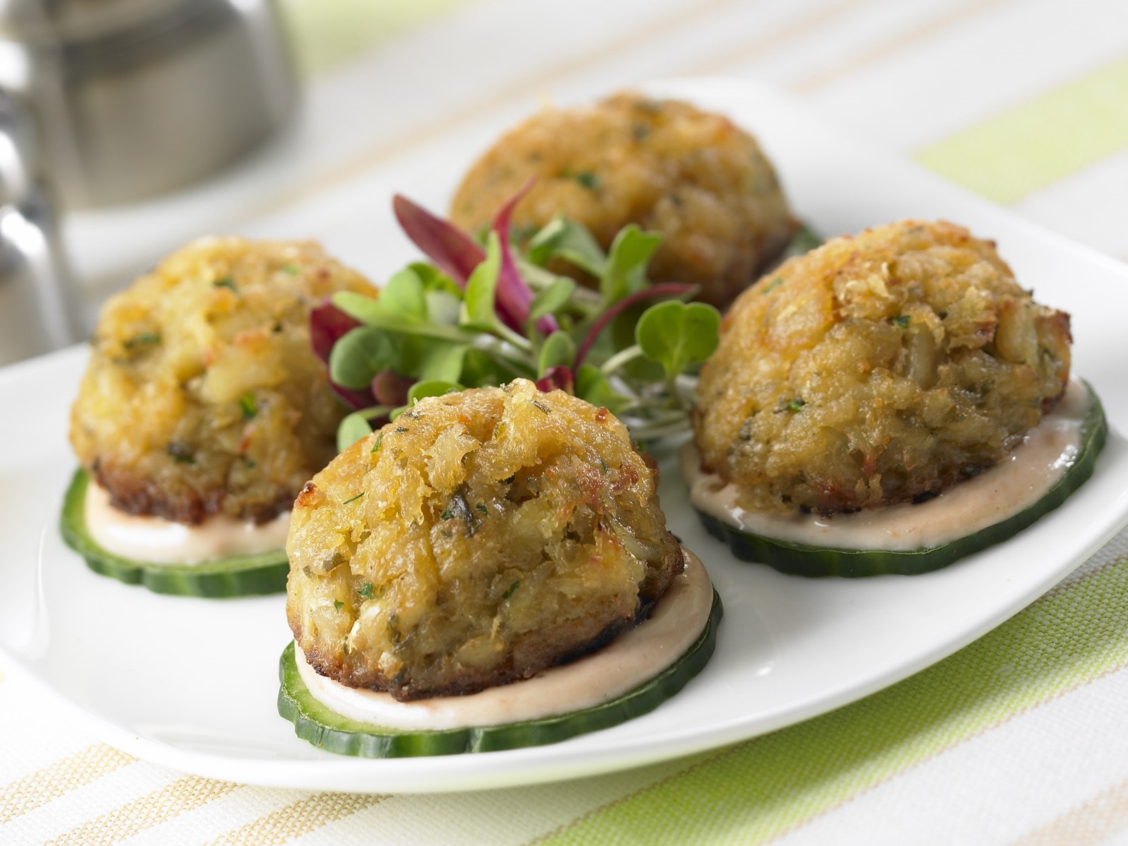 Handy 0.75 oz. Handmade Gourmet Mini Crab Cakes - 100/Case